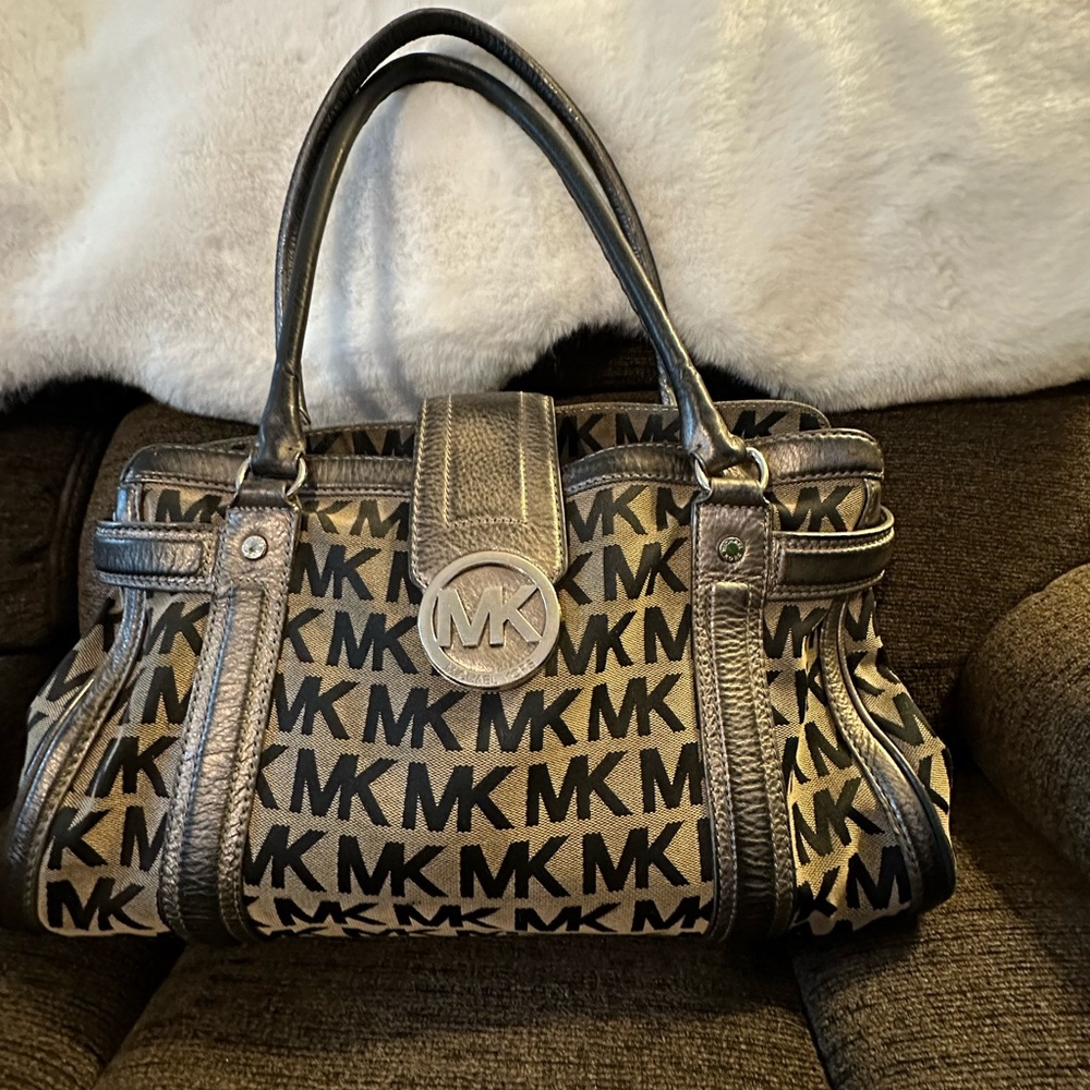 Michael Kors shoulder bag with bronzed metallic leather features